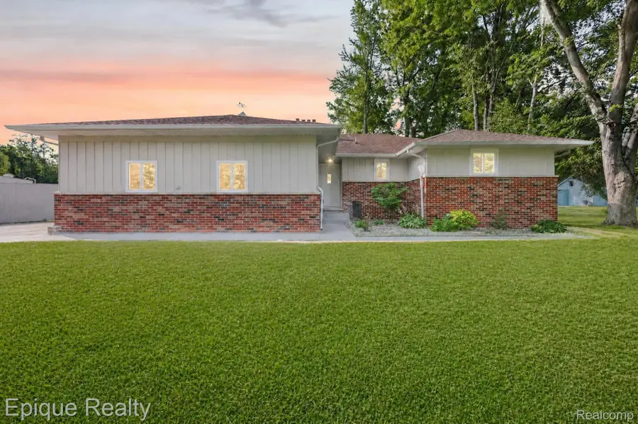 5155 Gratiot Avenue, Saint Clair, MI 48079 - #2