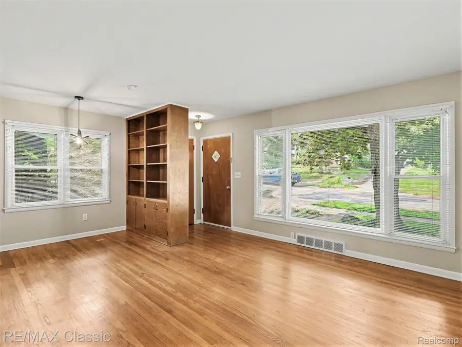 2105 Charlton Avenue, Ann Arbor, MI 48103 - #3