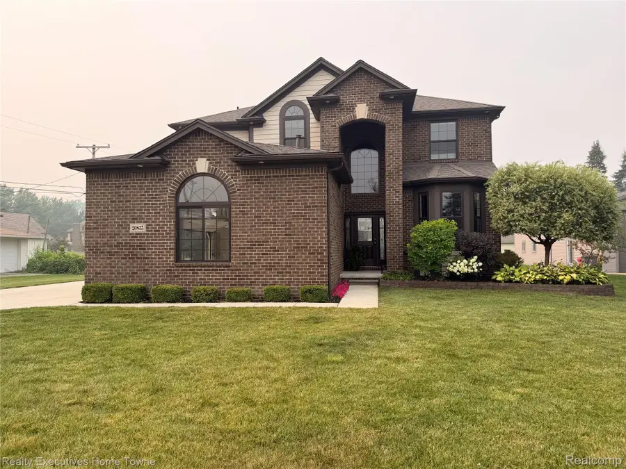 20835 S Miles Street, Clinton Township, MI 48036 - #2
