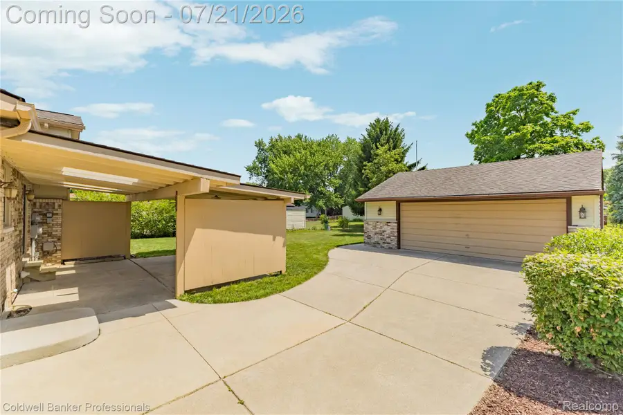 19272 Lloyd Drive, Clinton, MI 48038 - #2