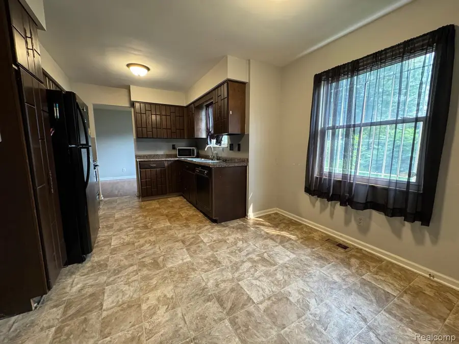 3301 Wolcott Street, Flint, MI 48504 - #2