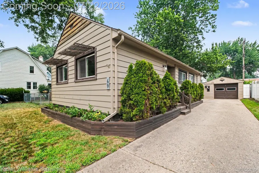 69 E Annabelle Avenue, Hazel Park, MI 48030 - #2