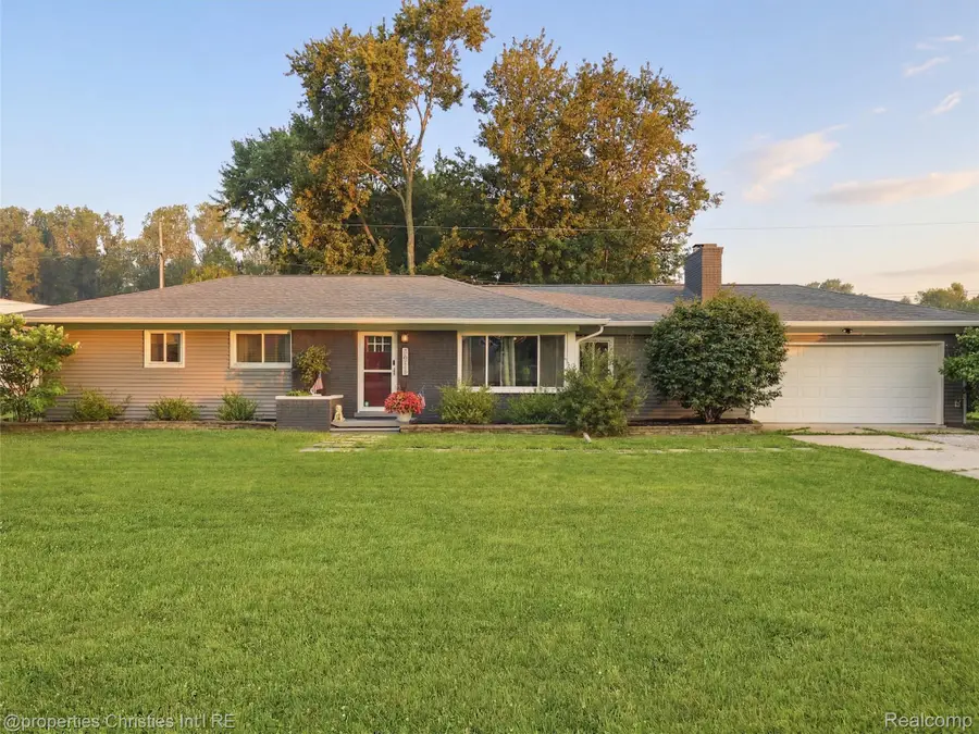 52735 Washington Street, New Baltimore, MI 48047 - #2