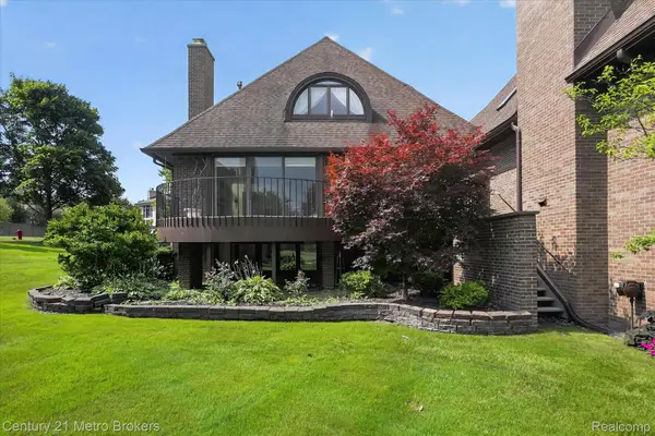 9095 S Saginaw Road #13, GrandBlanc, MI 48439