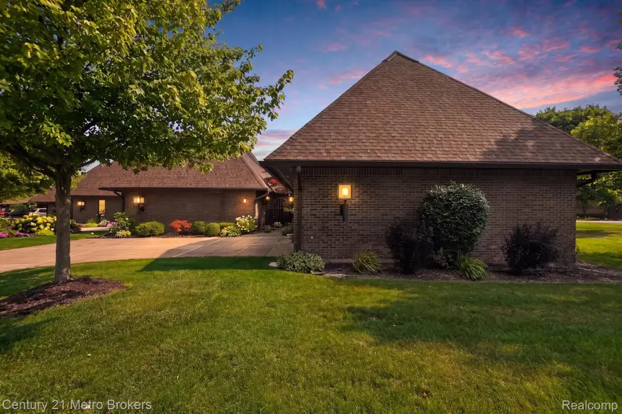 9095 S Saginaw Road #13, Grand Blanc, MI 48439 - #2