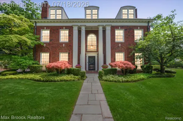 294 Lincoln Road, GrossePointe, MI 48230