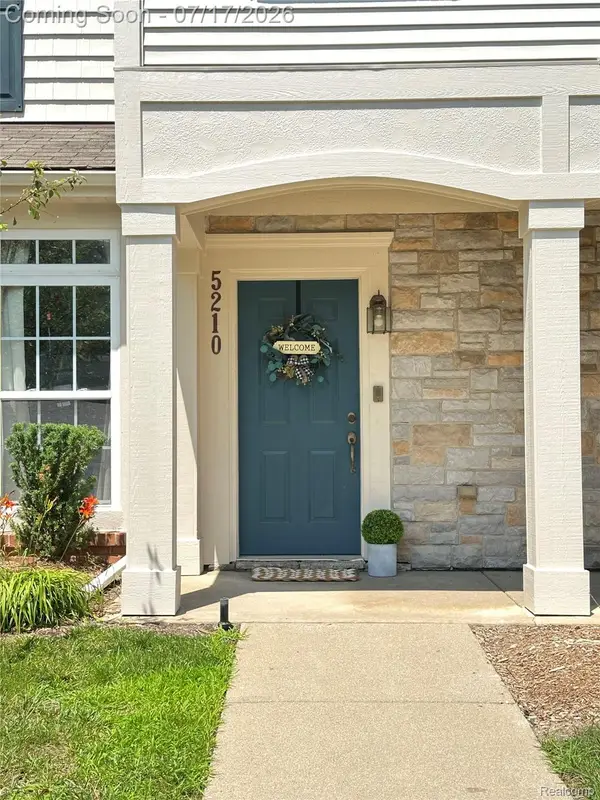 5210 Addington Drive, CommerceTwp, MI 48390