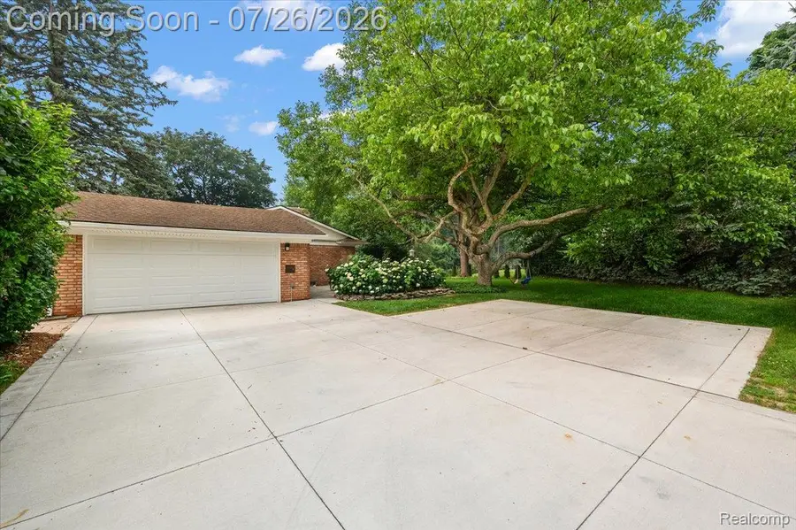 1506 Ledbury Drive, Bloomfield, MI 48304 - #2