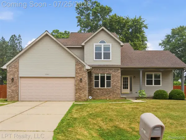 2347 Meadowlane Court, Burton, MI 48519