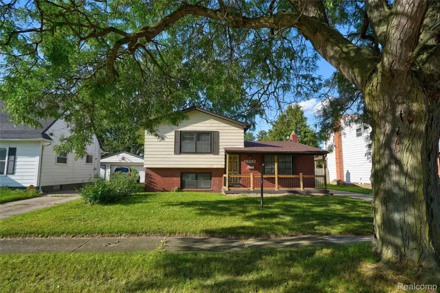 3709 Evergreen Parkway, Flint, MI 48503 - #3