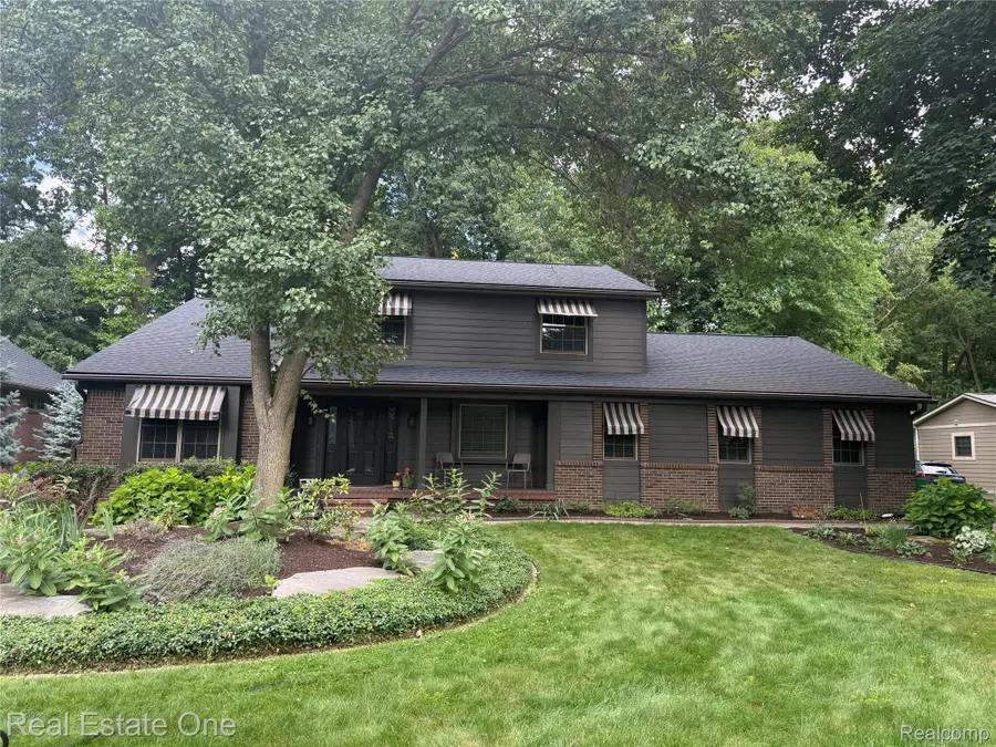 3842 Elder Road S, West Bloomfield, MI 48324 - #2
