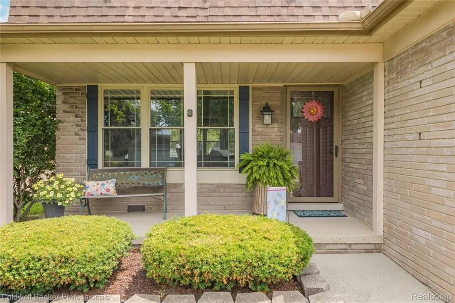 39452 Sunderland Drive, Clinton Township, MI 48038 - #2