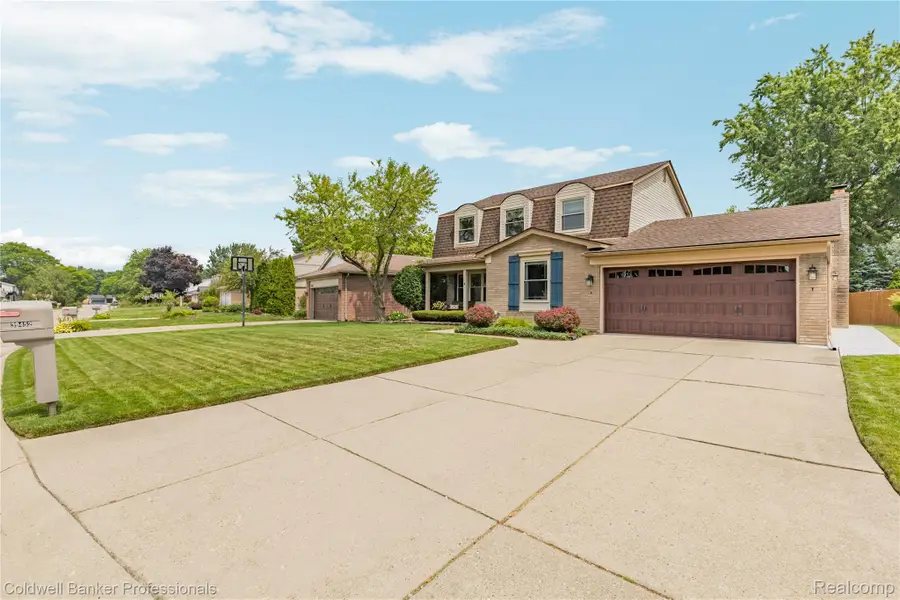 39452 Sunderland Drive, Clinton Township, MI 48038 - #3