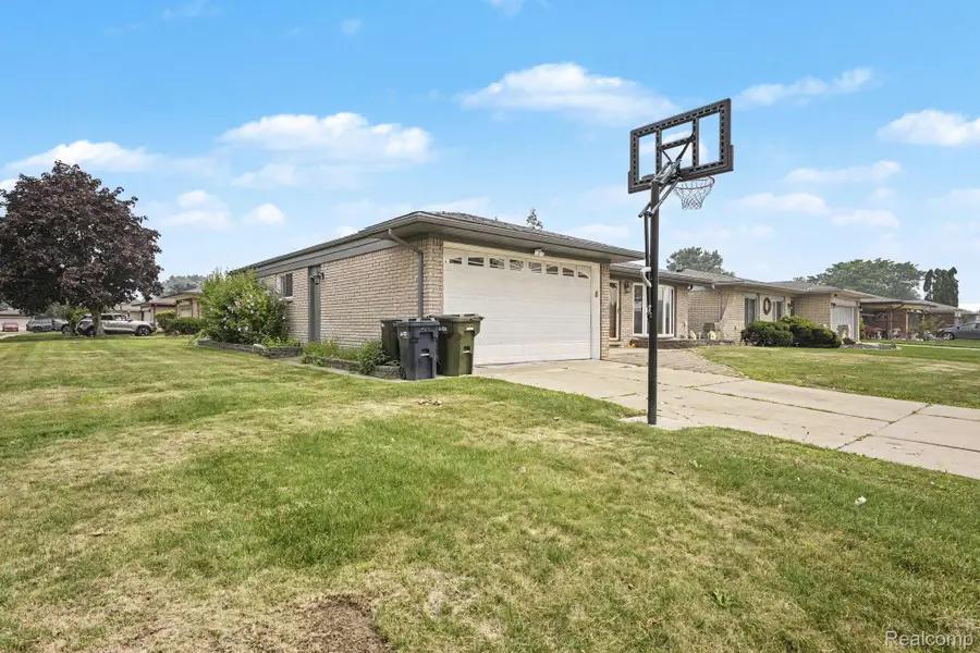 37400 Hacker Drive, Sterling Heights, MI 48310 - #2