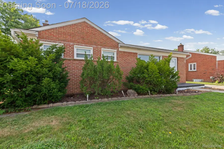 8950 Brentwood Street, Livonia, MI 48150 - #2