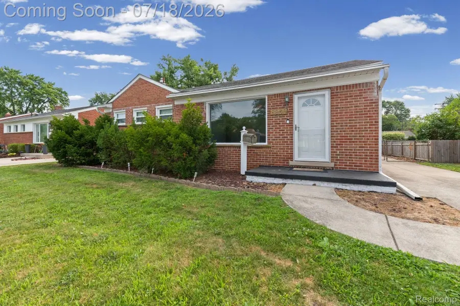 8950 Brentwood Street, Livonia, MI 48150 - #3