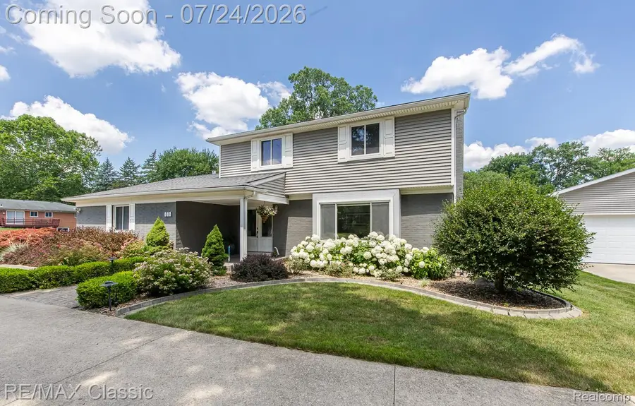 445 Ottawa Drive, Troy, MI 48085 - #2