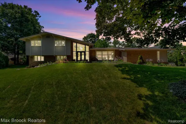 2564 Charel Court, WestBloomfield, MI 48324