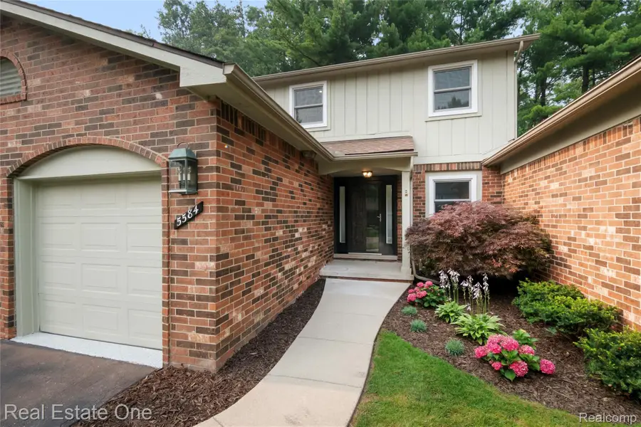 5584 N Adams Way, Bloomfield, MI 48302 - #2