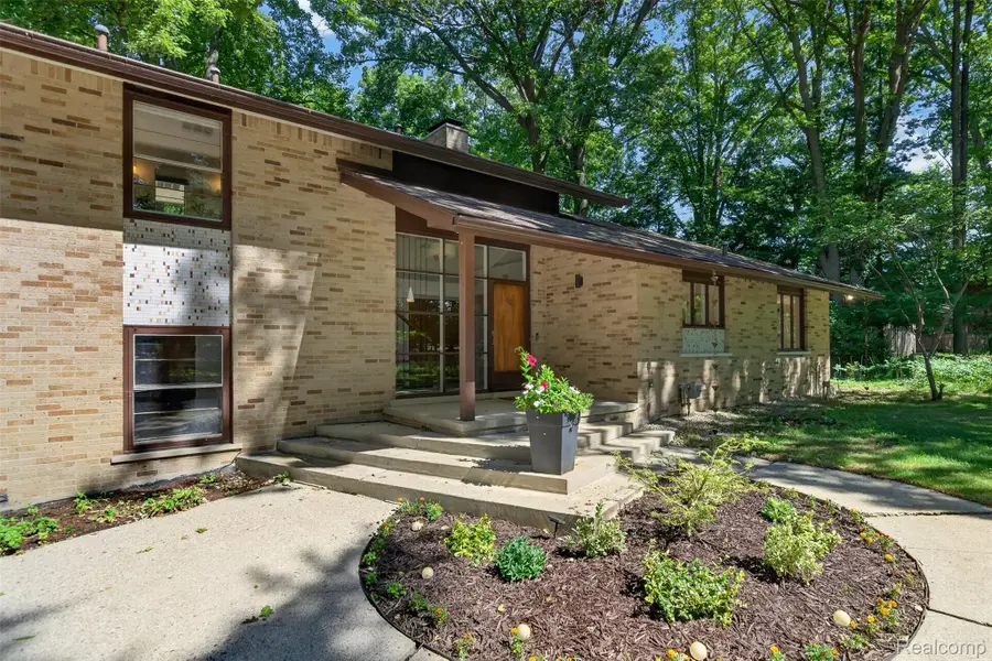 7388 Lindenmere Drive, Bloomfield, MI 48301 - #3