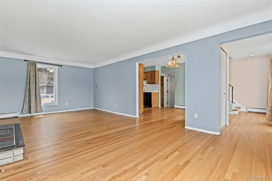 33633 6 Mile Road, Livonia, MI 48152 - #3
