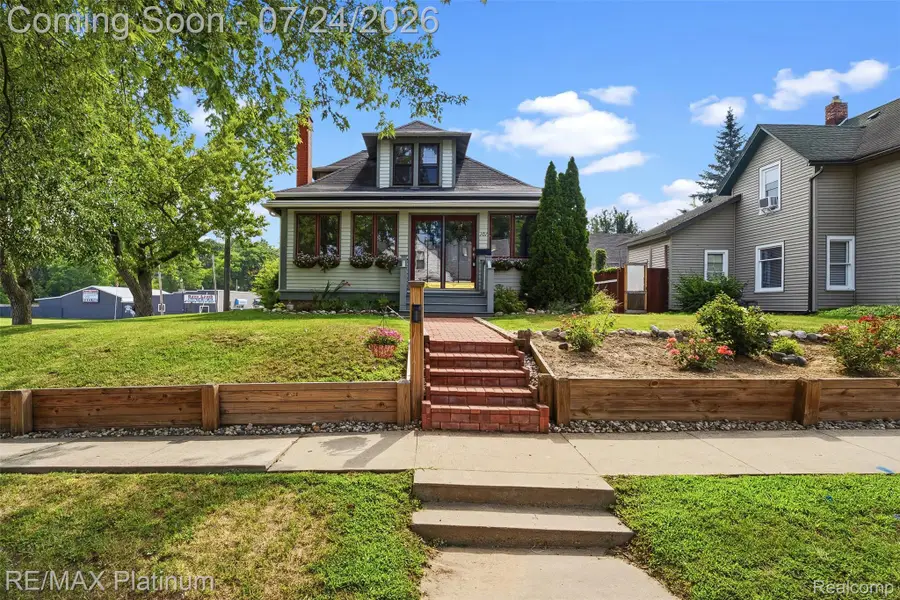 101 S Pine Street, Fenton, MI 48430 - #2