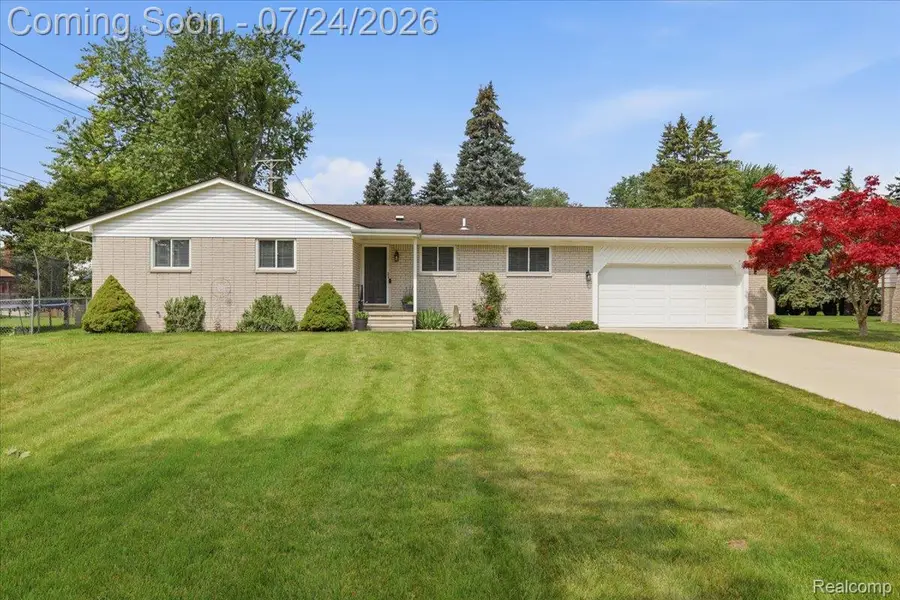 38475 Manchester Street, Clinton Township, MI 48036 - #2
