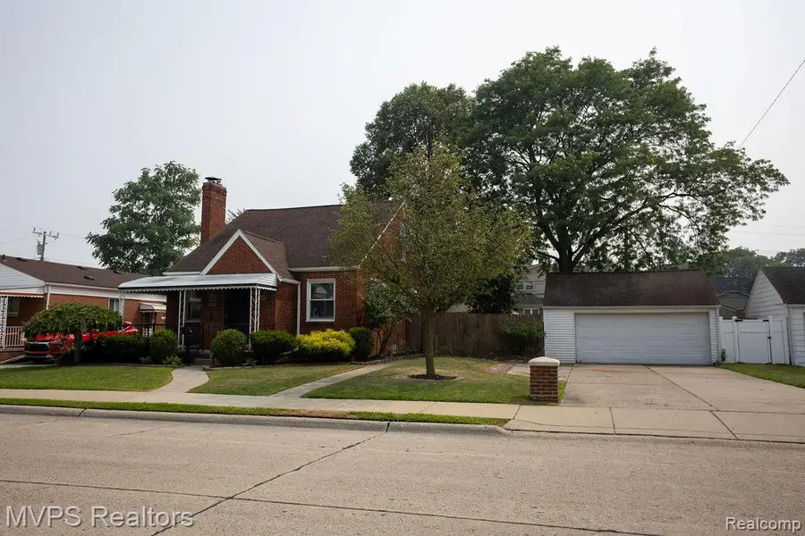 15490 Couzens Avenue, Eastpointe, MI 48021 - #2