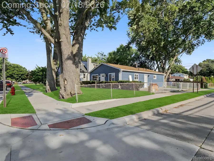 1108 E Goulson Avenue, Hazel Park, MI 48030 - #3