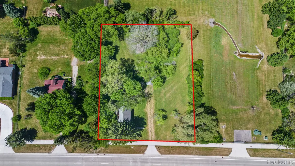 42021 Dequindre Road, Troy, MI 48085 - #1