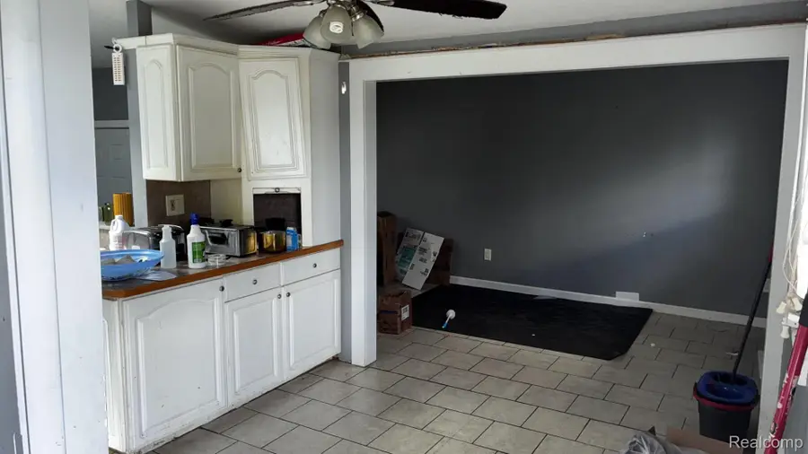 33251 Parkwood Street, Westland, MI 48186 - #2