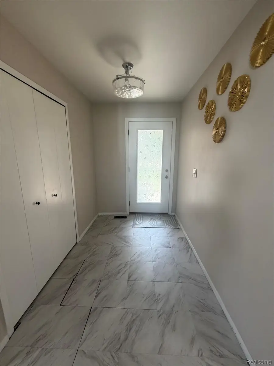 37540 Rosebush Street, Sterling Heights, MI 48310 - #2