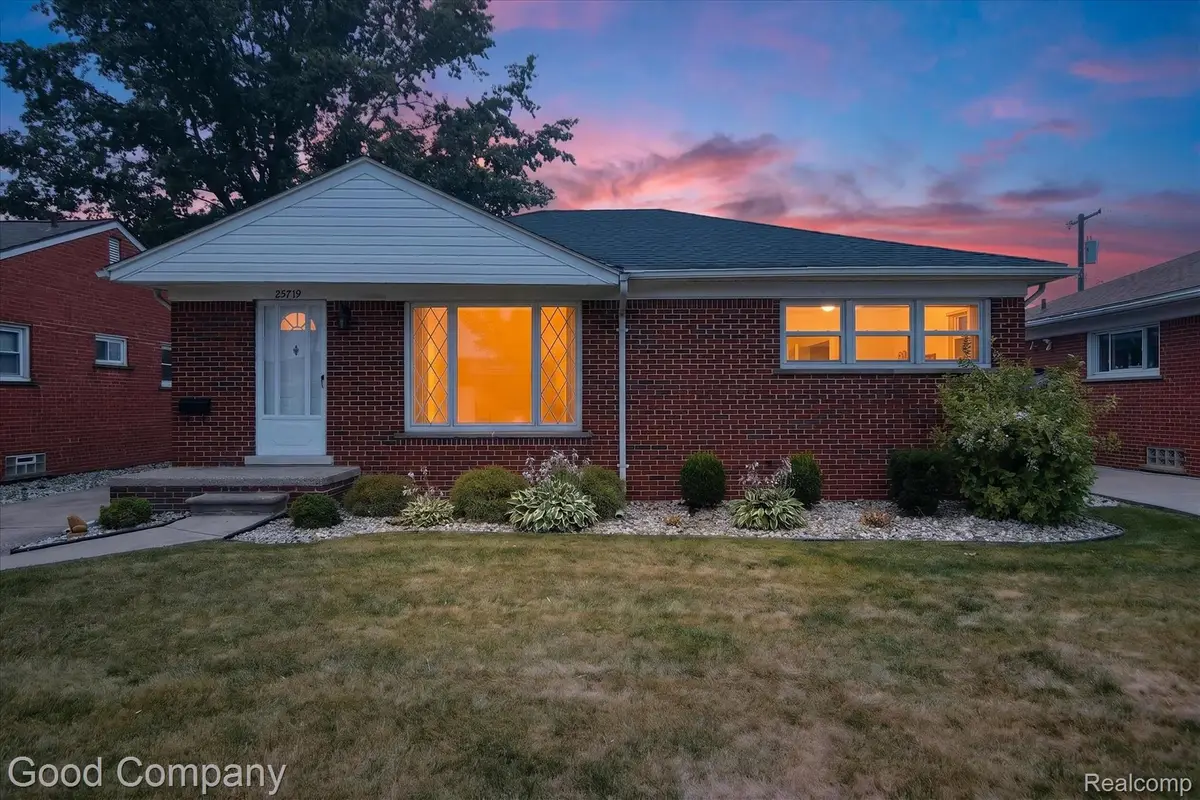 25719 San Rosa Drive, Saint Clair Shores, MI 48081 - #1