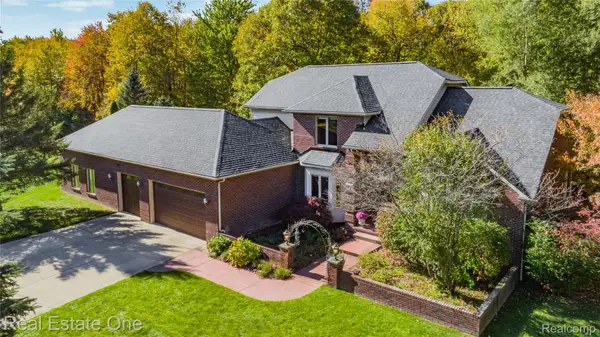 4606 Rue De Carolyn, Oxford, MI 48370