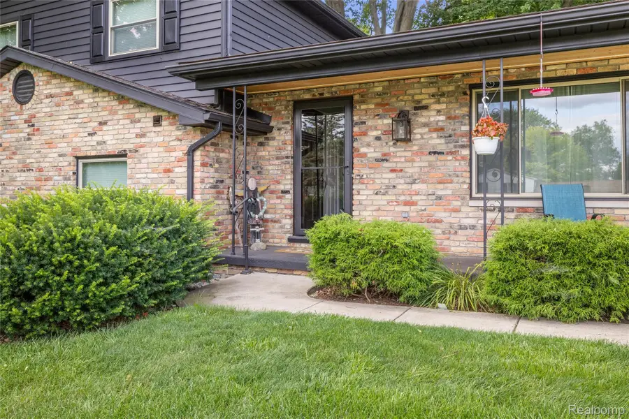 6180 Meyer Avenue, Brighton, MI 48116 - #2