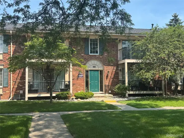 12050 15 Mile Road #31, SterlingHeights, MI 48312