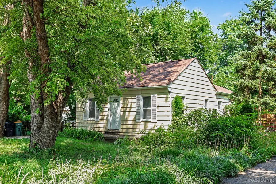 21408 Collingham Avenue, Farmington, MI 48336 - #3