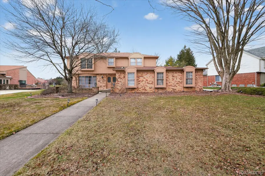 29801 Deer Run, Farmington Hills, MI 48331 - #3