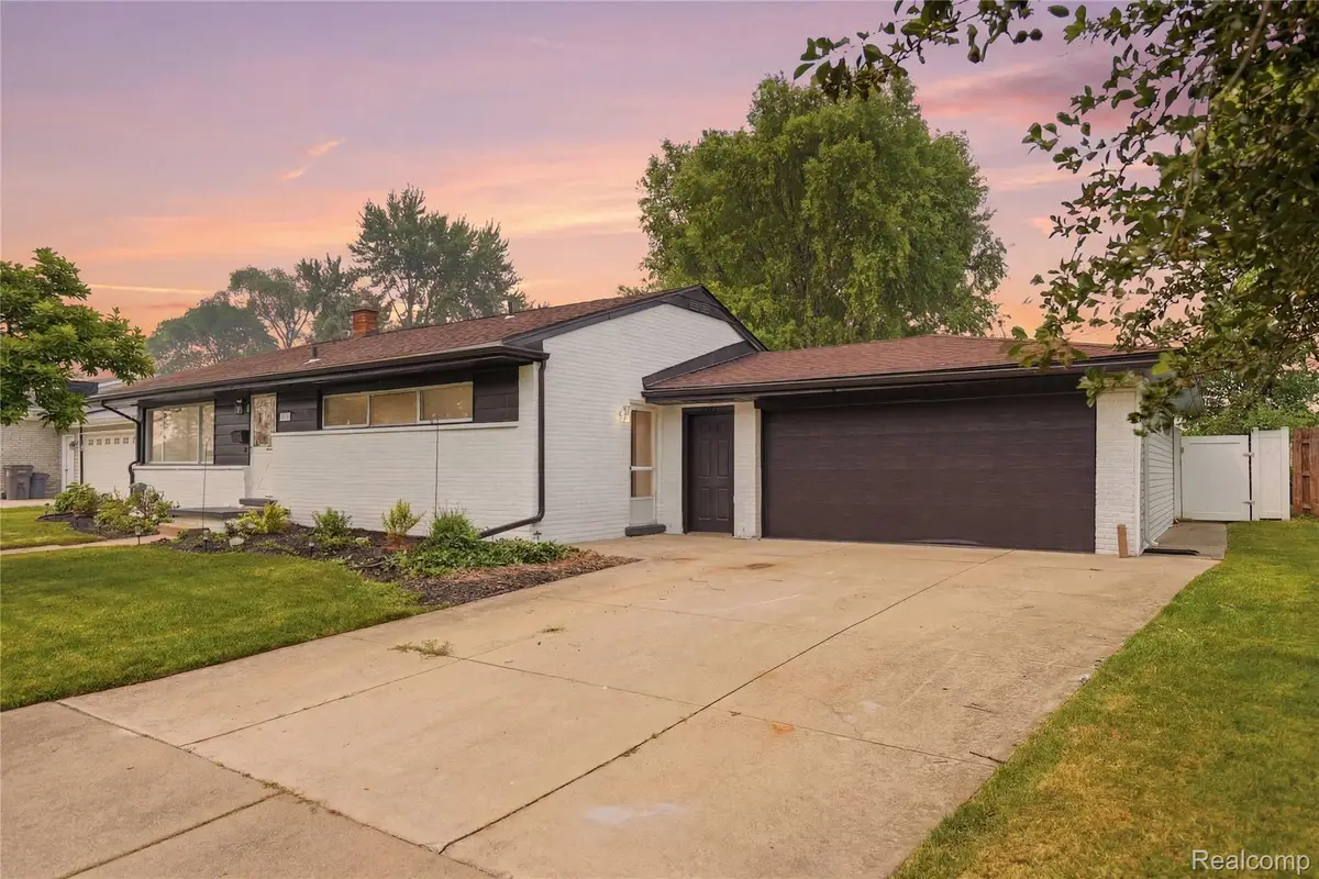 22441 E Price Drive, Clinton Township, MI 48035 - #1