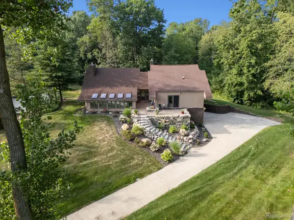 7337 Driftwood Drive, Fenton, MI 48430
