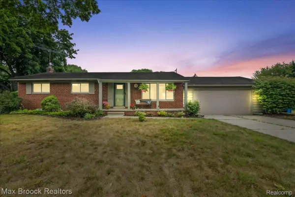 1800 Hollingsworth Drive, CommerceTwp, MI 48390