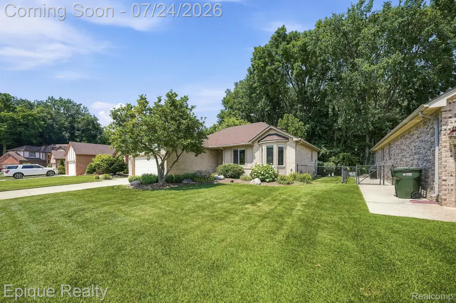 11551 Creekside Court, Sterling Heights, MI 48312 - #2