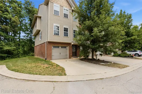 1615 Red Hickory Court, Howell, MI 48855