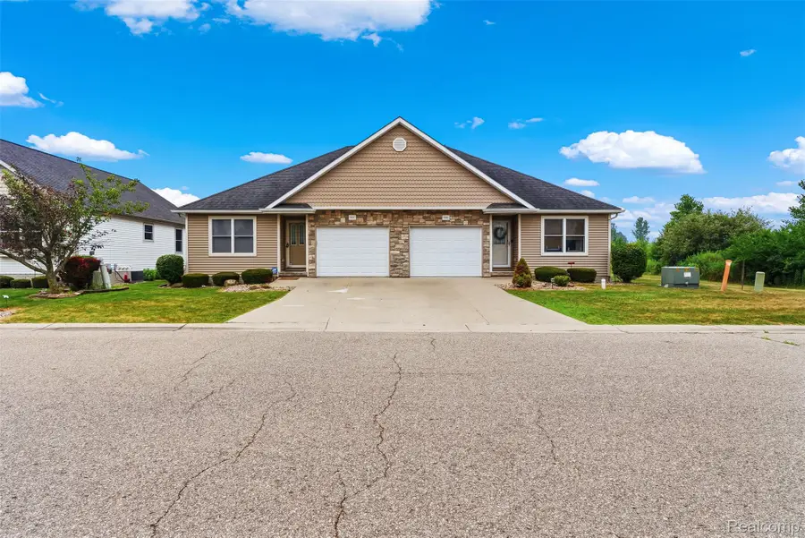 7027 Stratford Lane, Flushing, MI 48433 - #2
