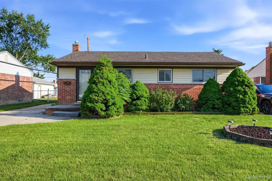 17968 Summer Lane S, Fraser, MI 48026 - #2