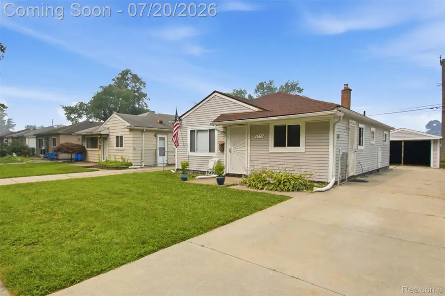 6579 N Highland Street, Dearborn Heights, MI 48127 - #2