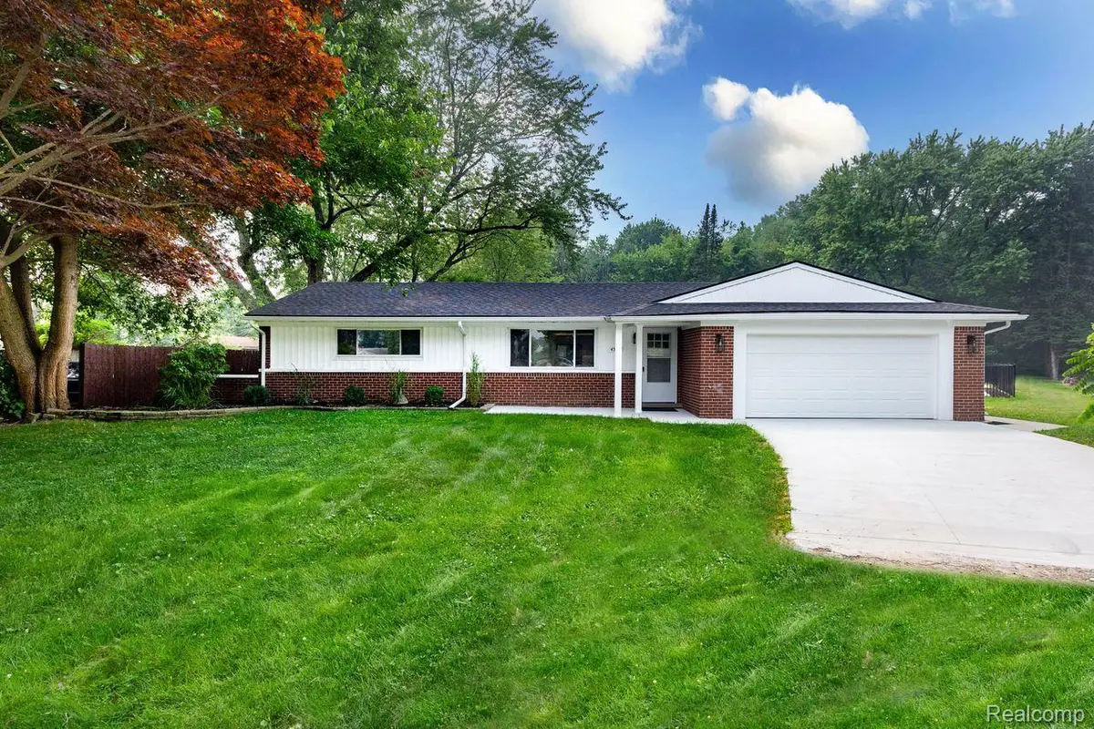 45471 Abington Circle, Macomb, MI 48042 - #1