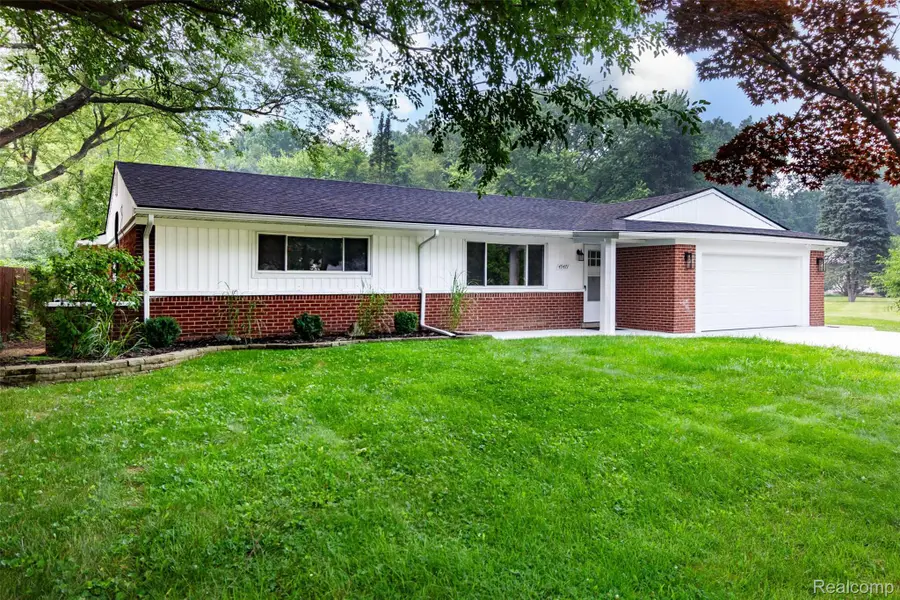 45471 Abington Circle, Macomb, MI 48042 - #2