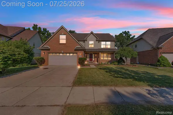 26923 Pepperwood Drive, Trenton, MI 48183