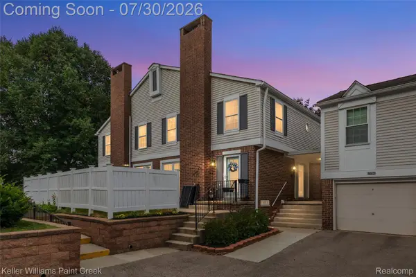 21110 E Glen Haven Circle, Northville, MI 48167